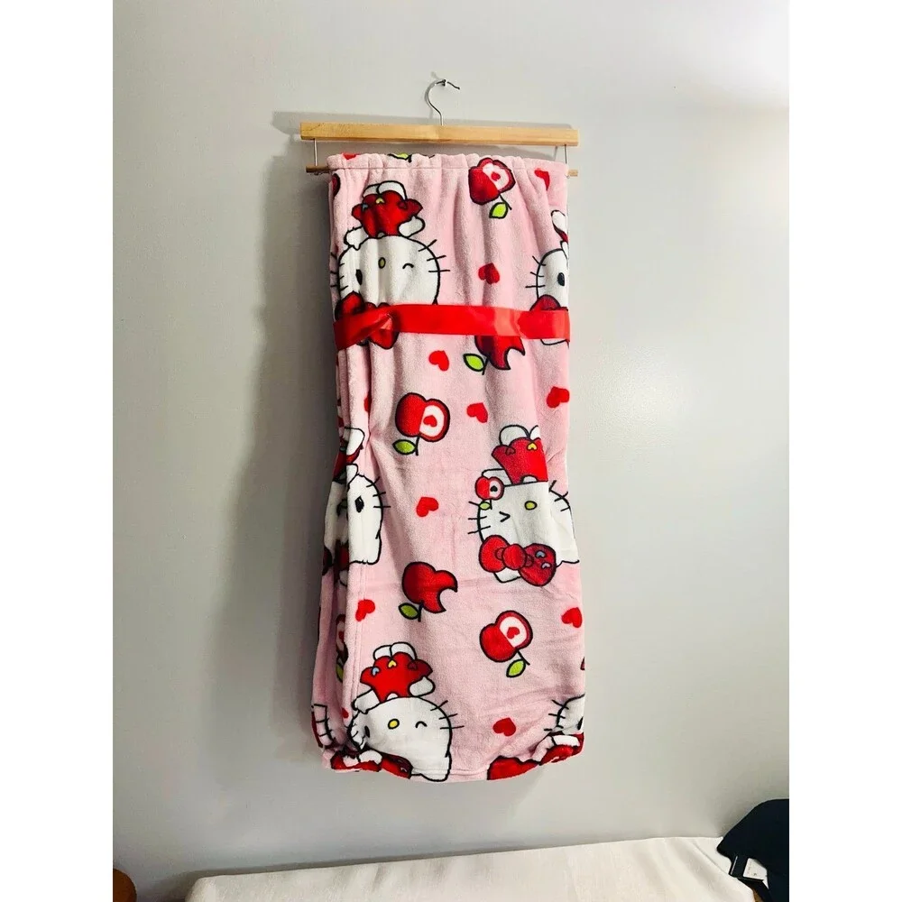 Hello Kitty Throw Blanket 60” x 70” NWT New Apple heart Pink cute gift